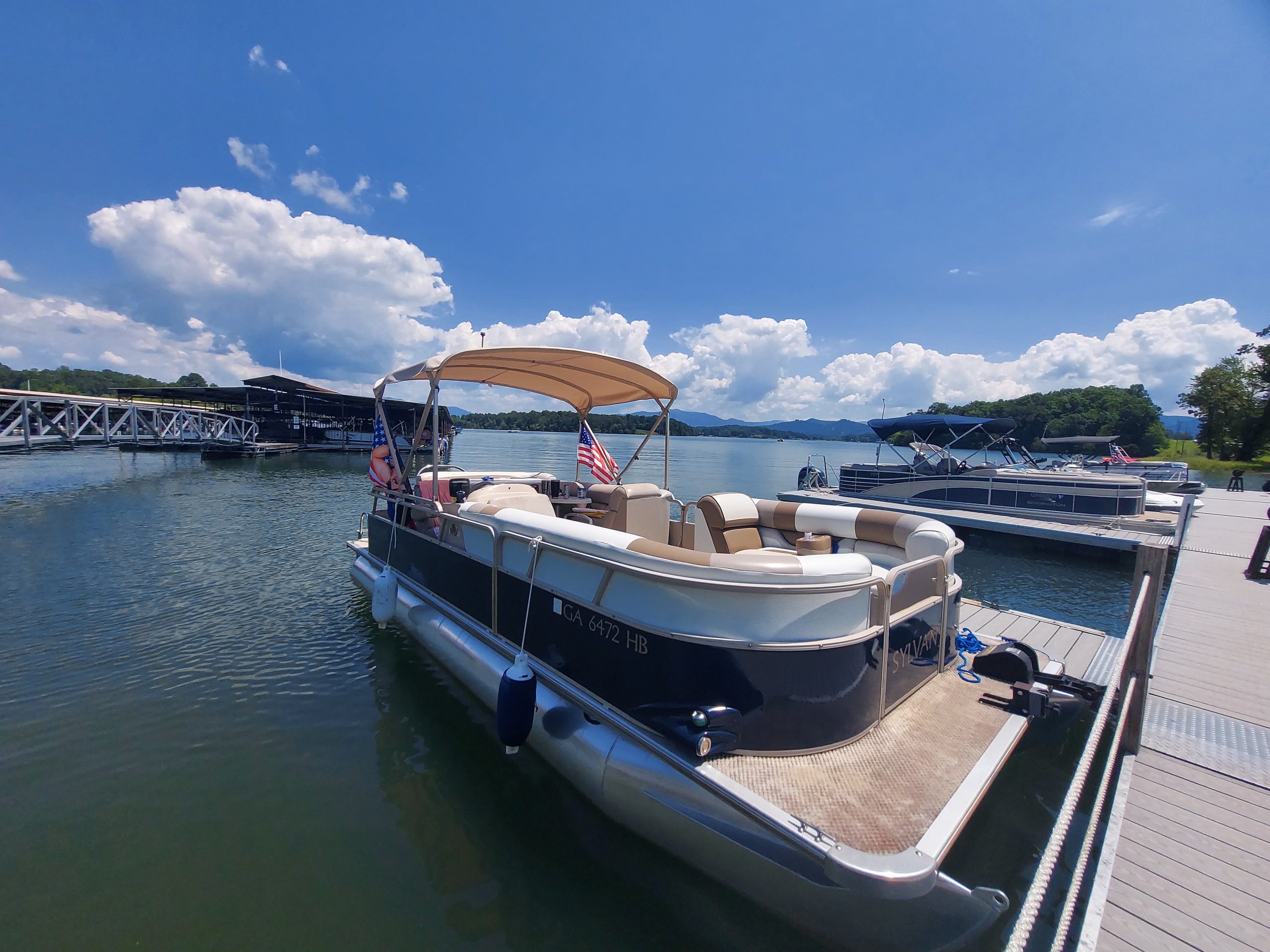 Lake Ranch Special 3.2-acre estate steps to Lake Hartwell